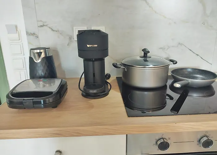 Λ Studios * Ménites