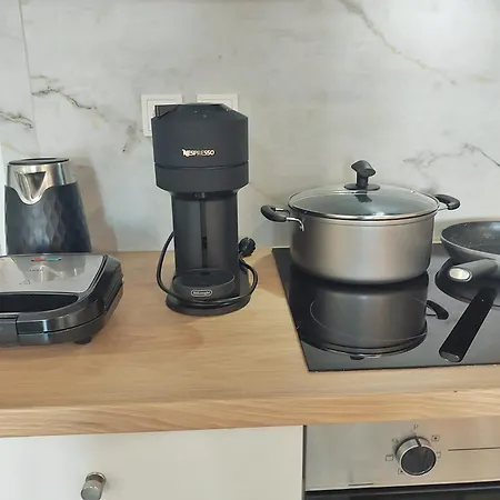 Λ Studios 3* Μαίνητες